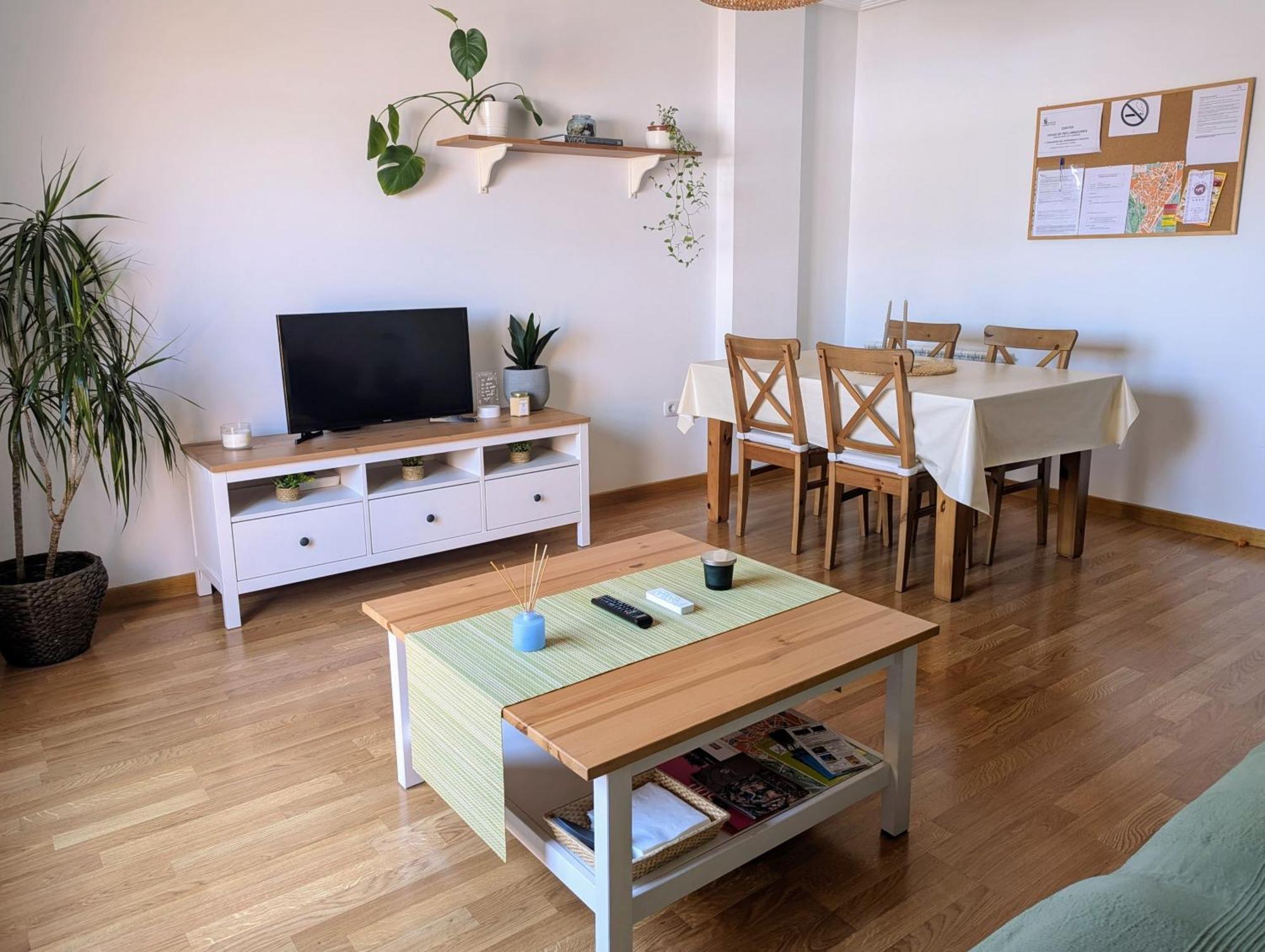 Puerta Del Noroeste Apartment *
